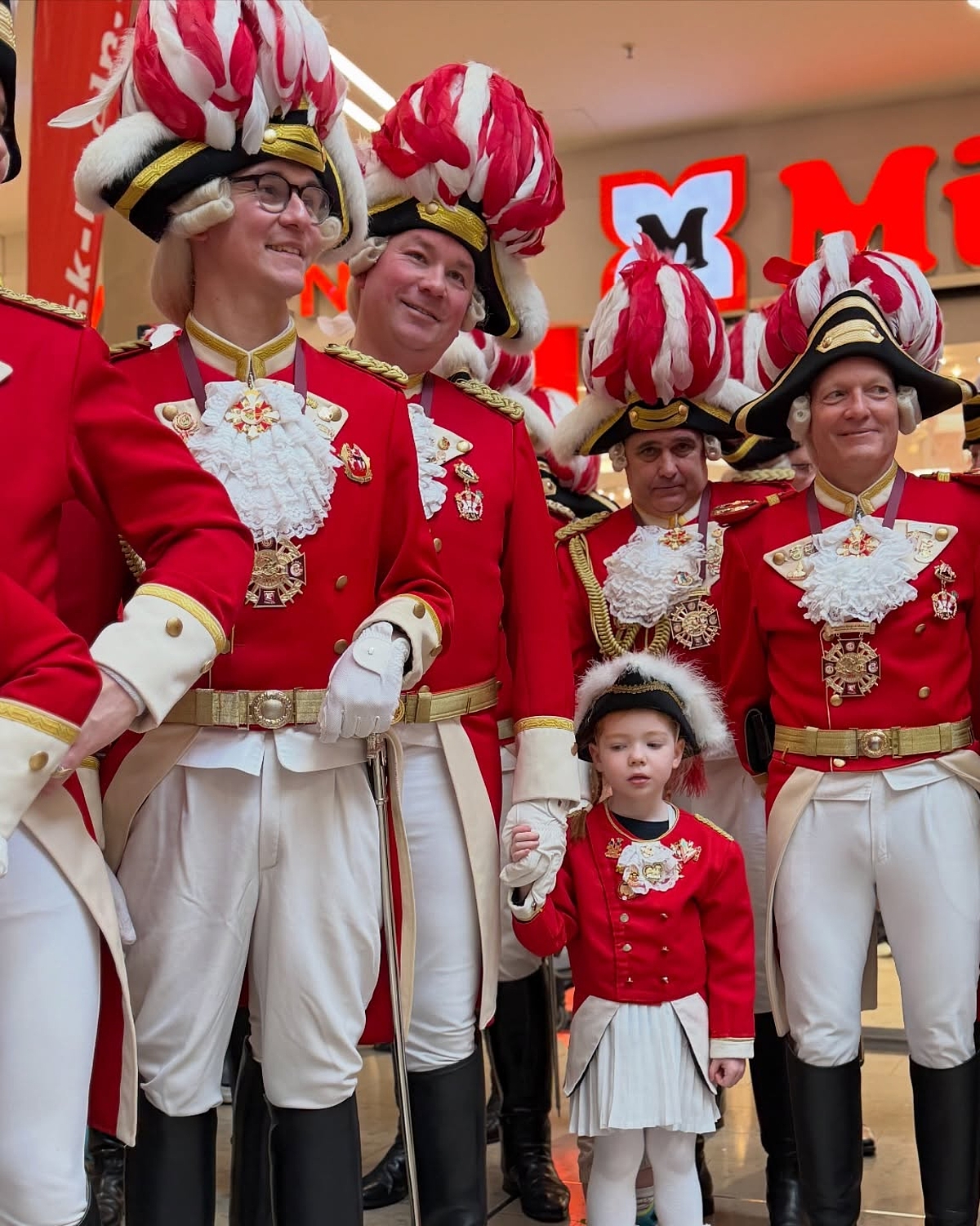 ✨ Rückblick: Erste Woche nach der Proklamation ✨

Nach der Proklamation startete unser Dreigestirn direkt in eine...