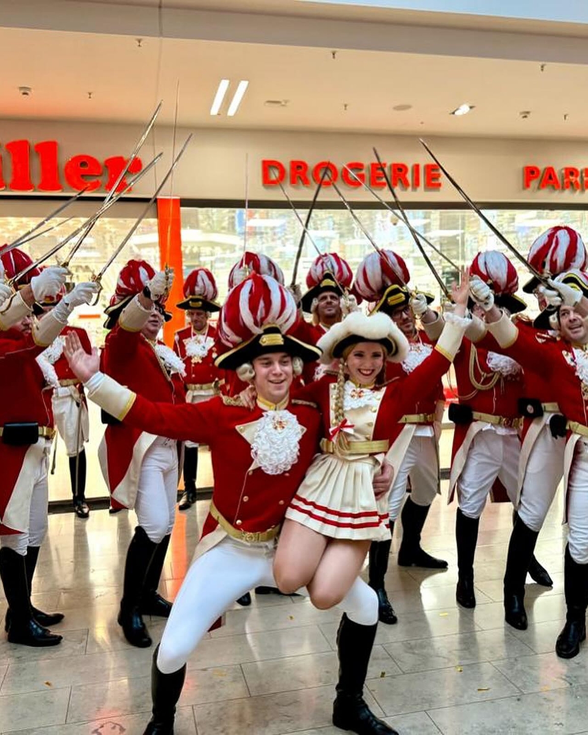 Das erste Sessionswochenende liegt hinter uns.
Donnerstag eine fantastische Proklamation des neuen Dreigestirn, Freitag...