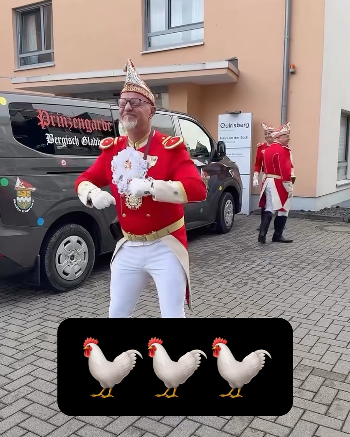 Wenn man solche Kameraden hat…braucht man keine Feinde mehr 🐓😂

@rossinski72 wir hoffen du verzeihst uns...